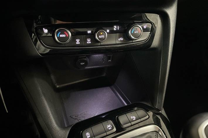 Hvid Opel Corsa fra 2023