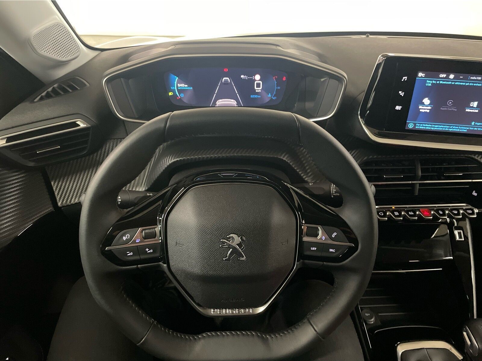 Grå Peugeot 208 fra 2024