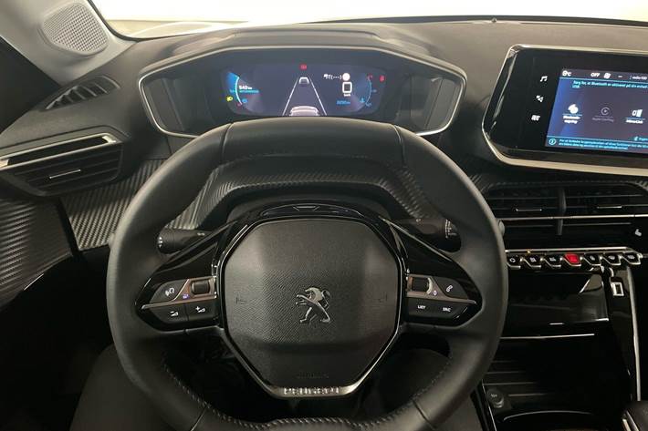 Grå Peugeot 208 fra 2024