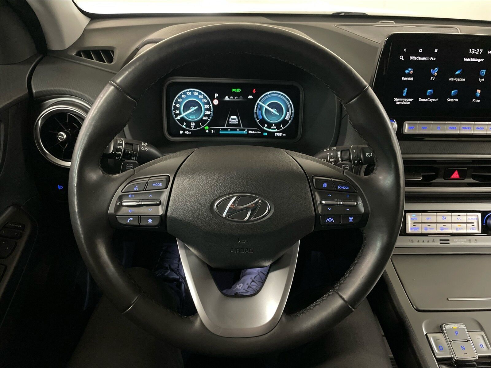 Beige Hyundai Kona fra 2021
