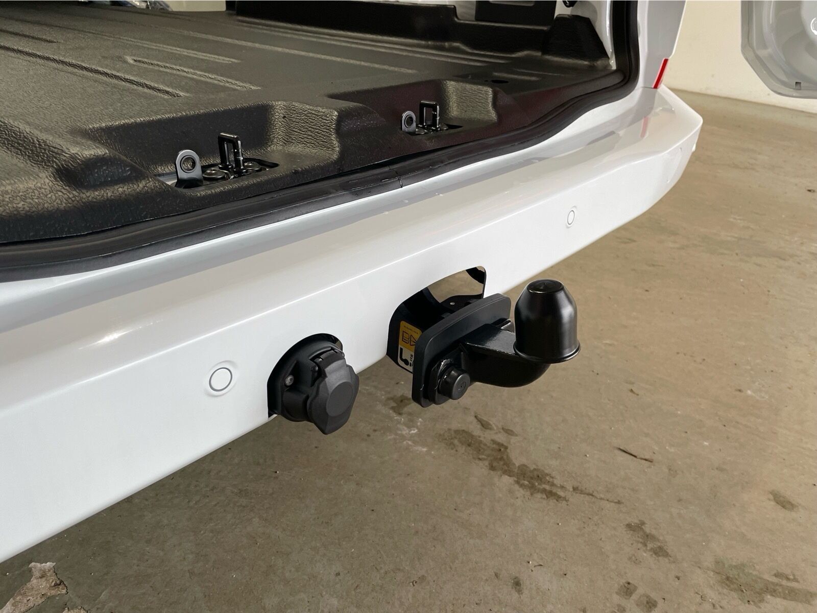 Hvid Ford E-Transit Custom 320 L1 fra 2025