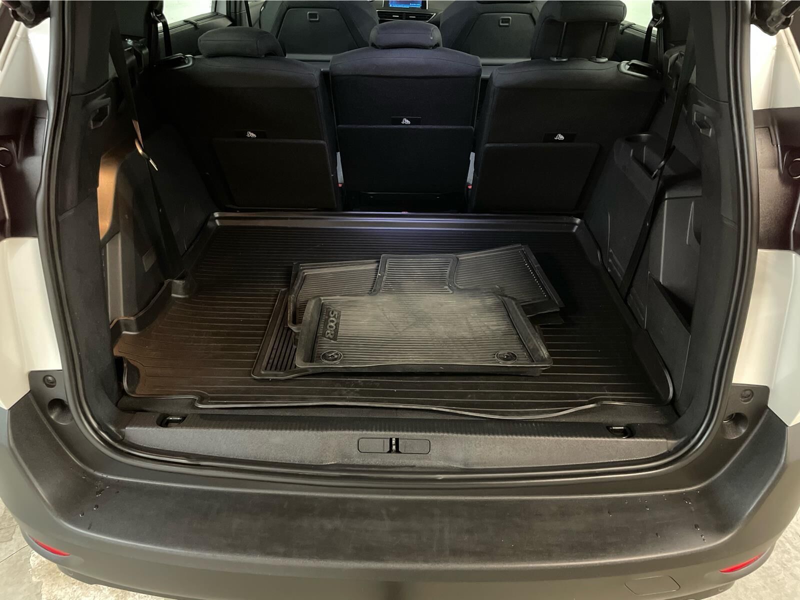 Hvid Peugeot 5008 fra 2024