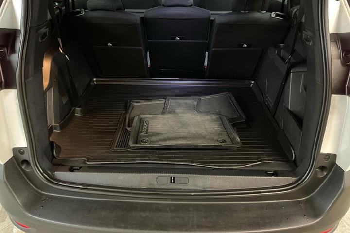 Hvid Peugeot 5008 fra 2024