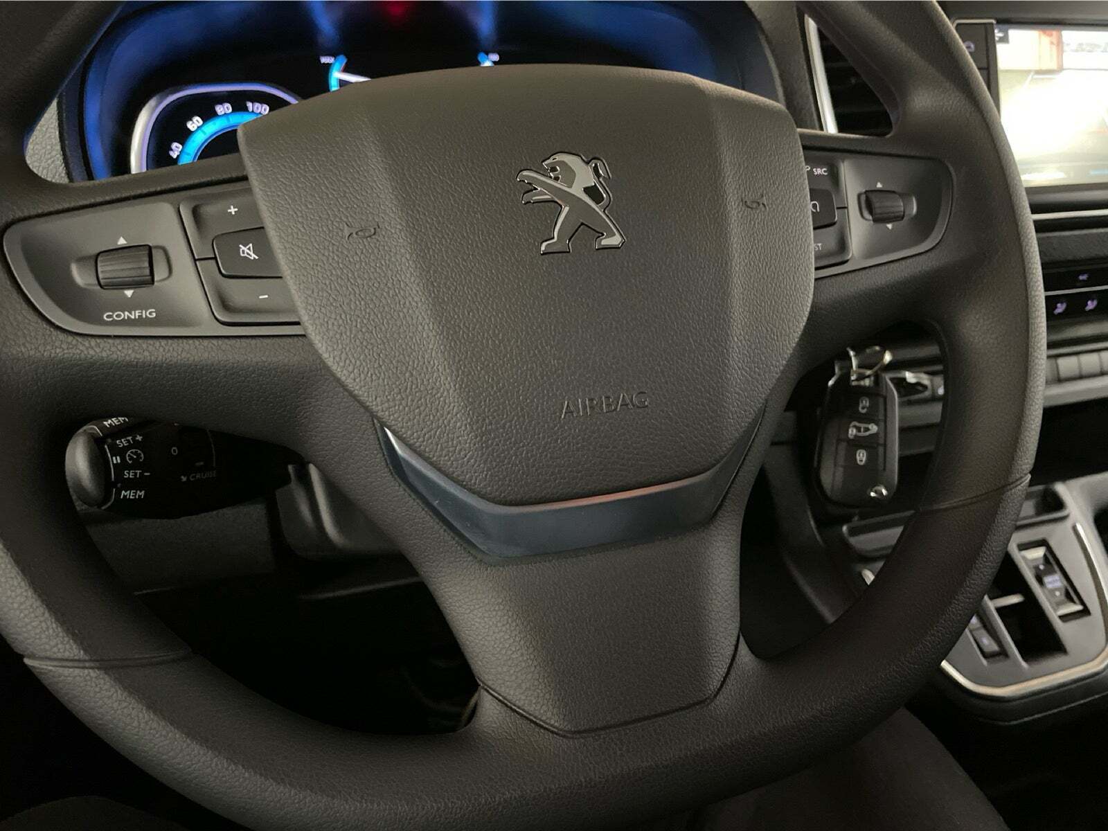 Hvid Peugeot e-Expert fra 2024