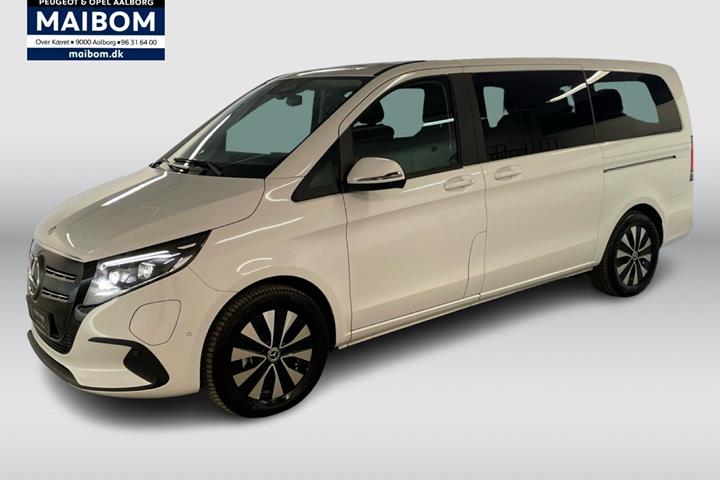 Hvid Mercedes EQV300 fra 2024 set udefra