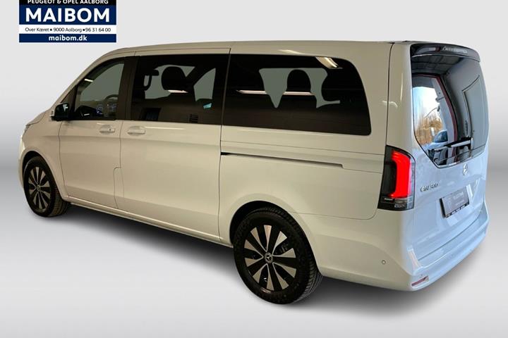 Hvid Mercedes EQV300 fra 2024