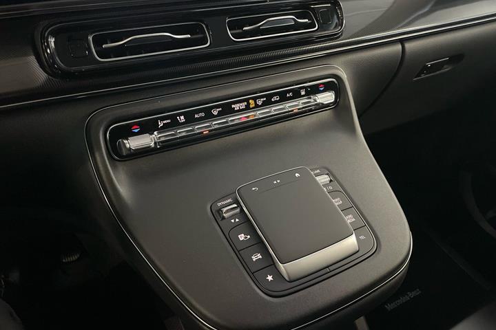 Hvid Mercedes EQV300 fra 2024