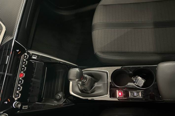 Gul Peugeot 208 fra 2020