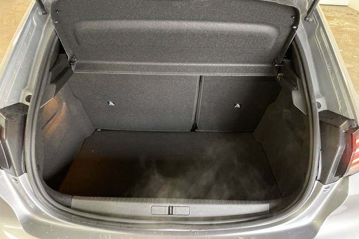 Grå Peugeot 208 fra 2024