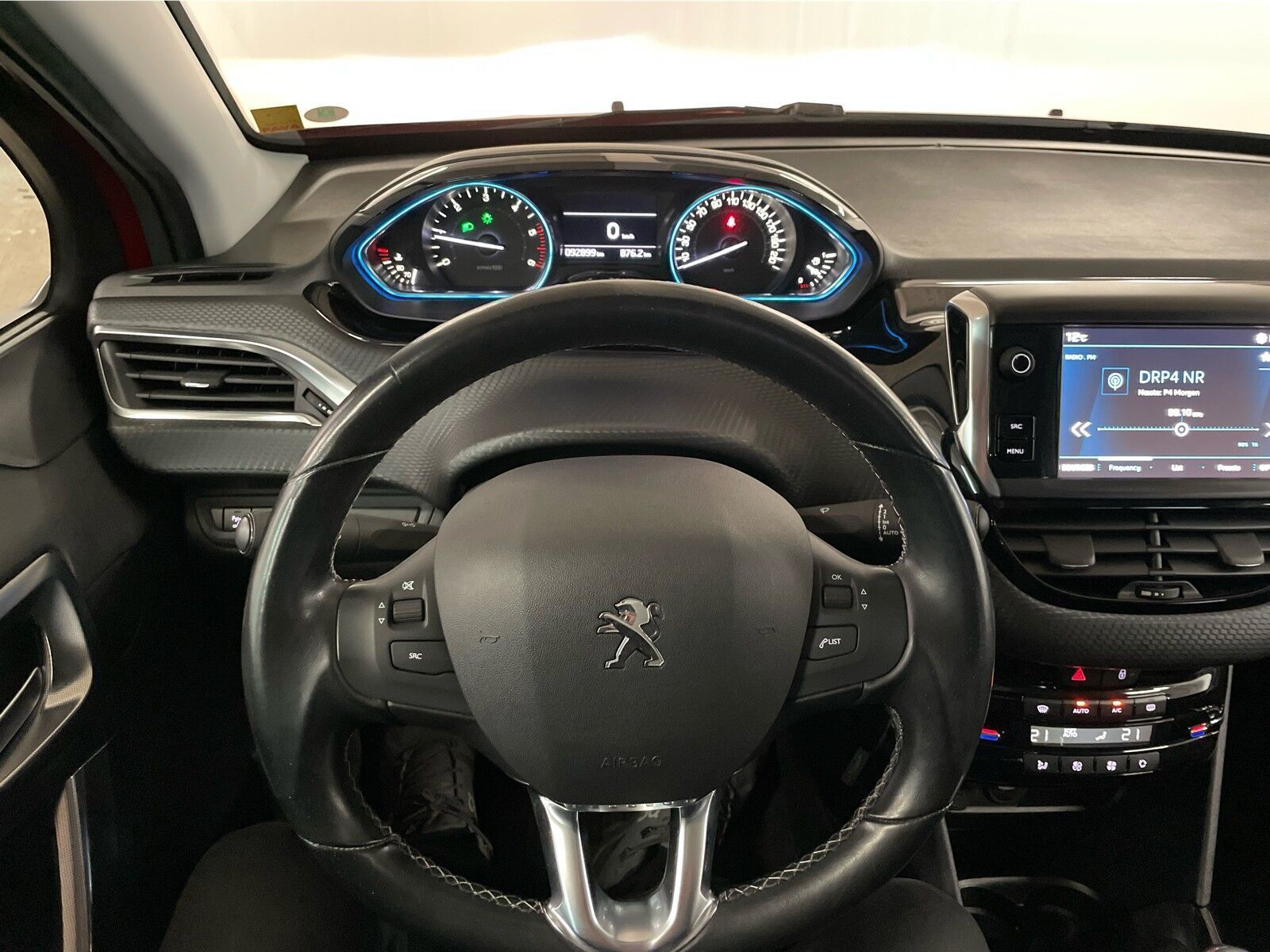 Rød Peugeot 2008 fra 2019