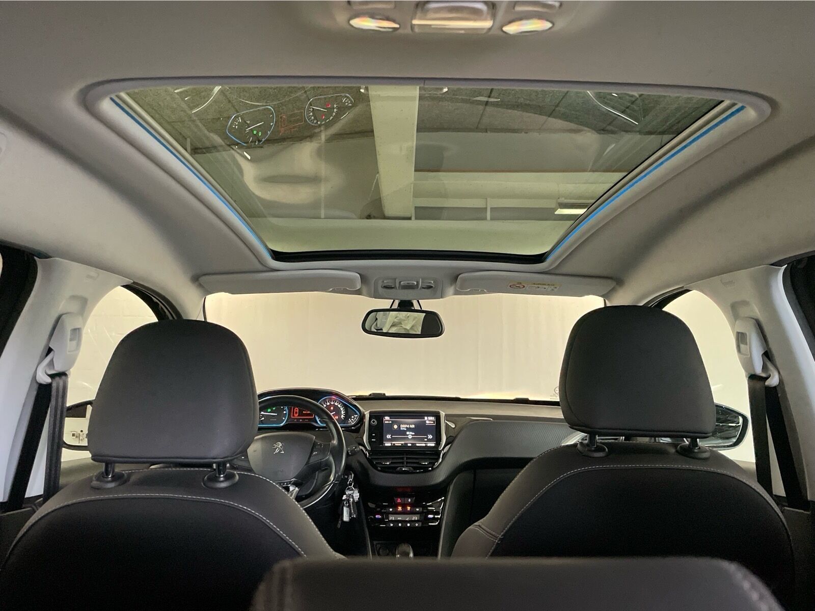 Sort Peugeot 2008 fra 2018