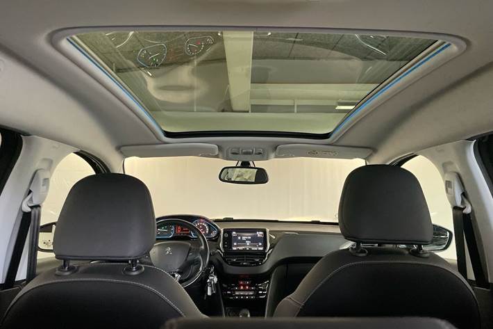 Sort Peugeot 2008 fra 2018