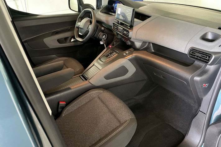 Grøn Peugeot e-Rifter fra 2025