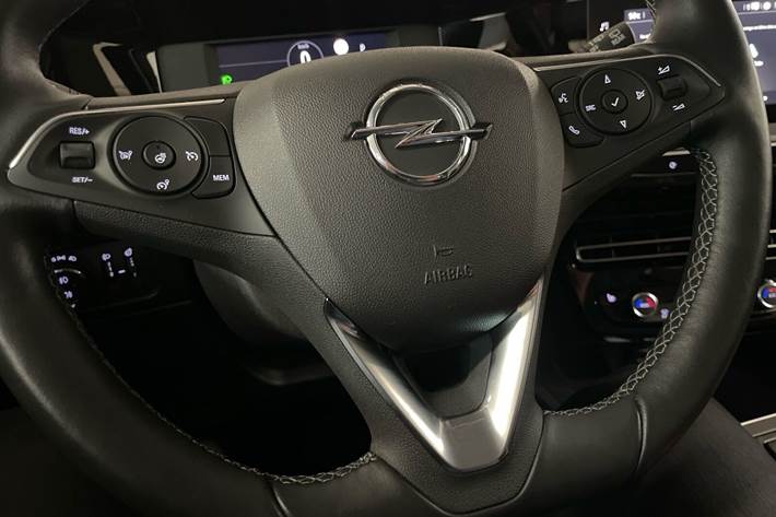 Sølv Opel Mokka-e fra 2023