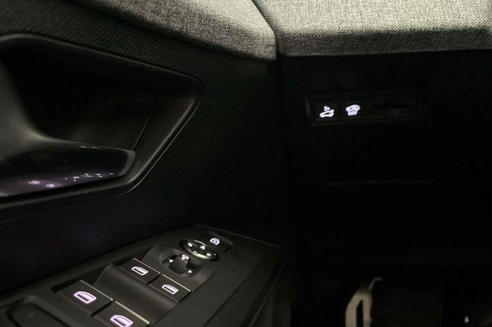 Grøn Peugeot e-5008 fra 2024