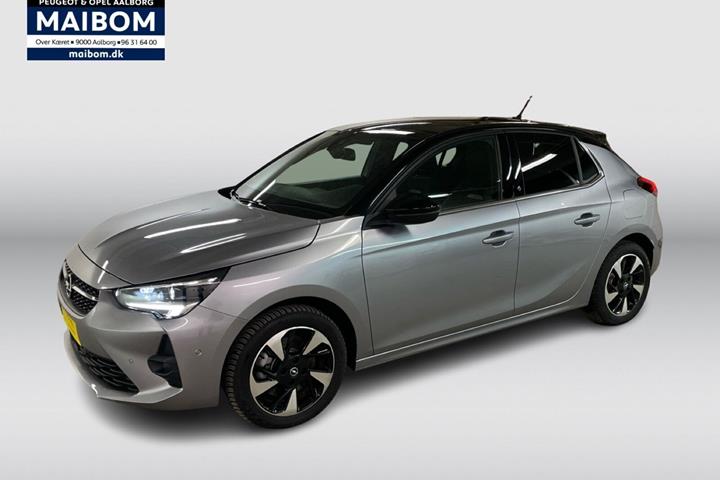 Grå Opel Corsa-e fra 2023 set udefra
