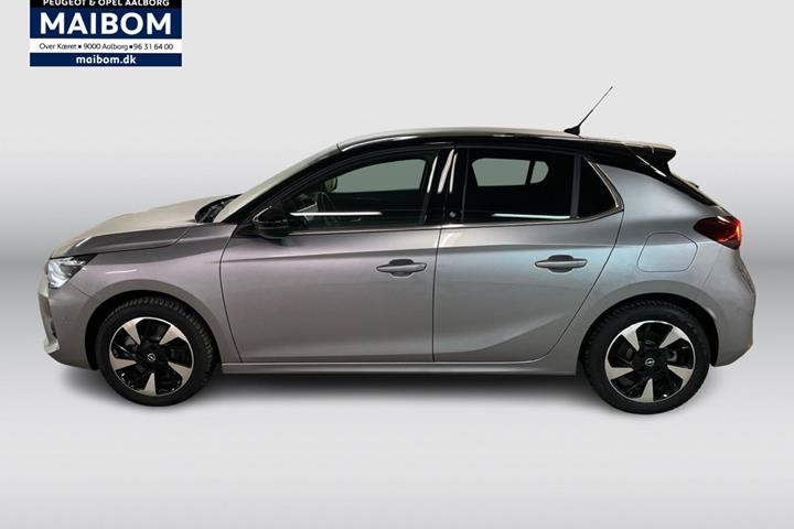 Grå Opel Corsa-e fra 2023 set udefra