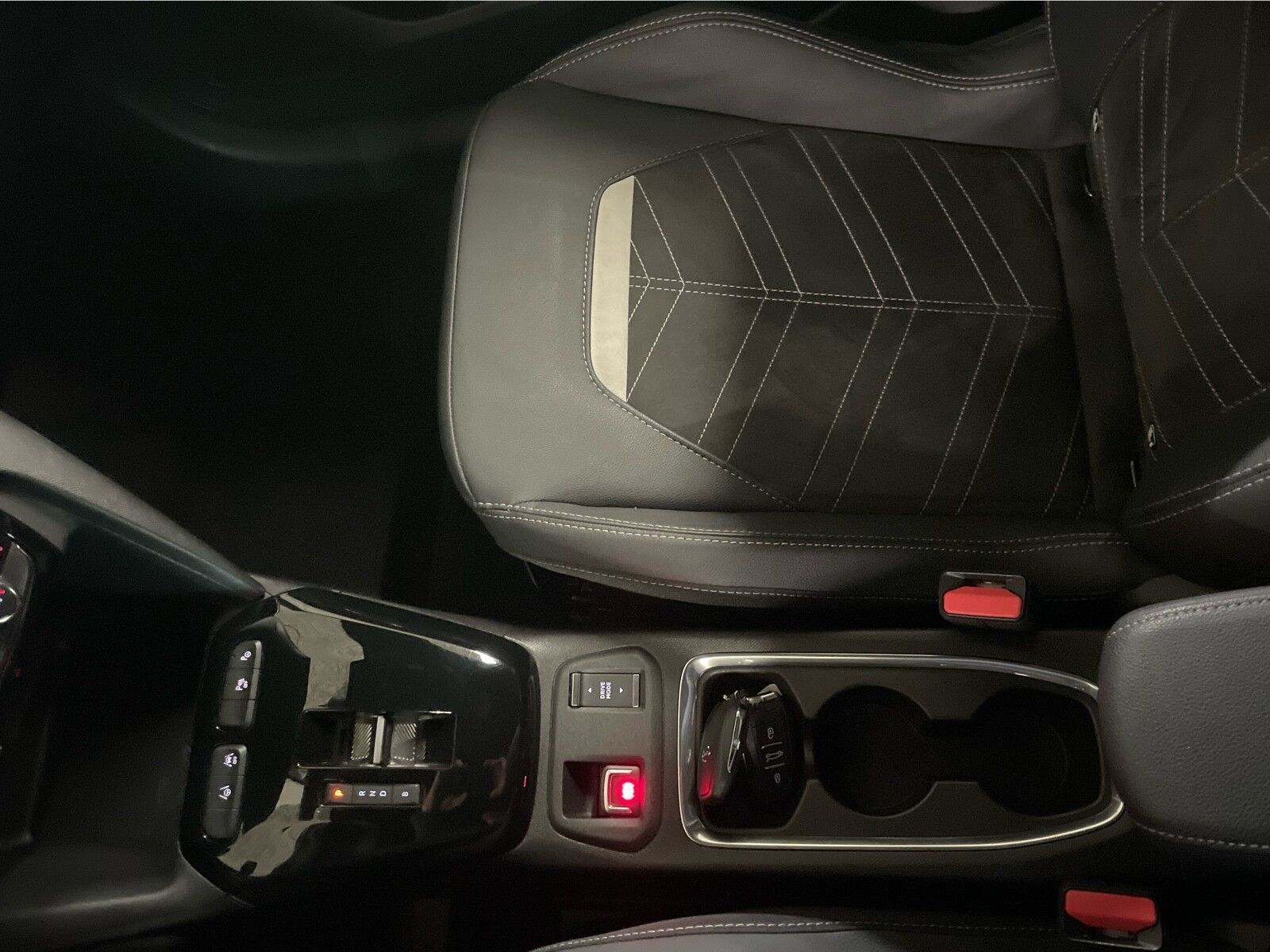 Grå Opel Corsa-e fra 2023