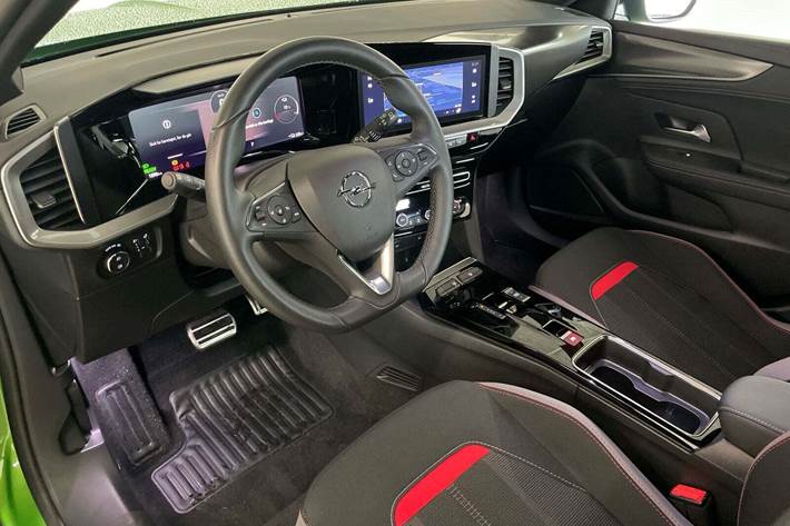 Grøn Opel Mokka-e fra 2023