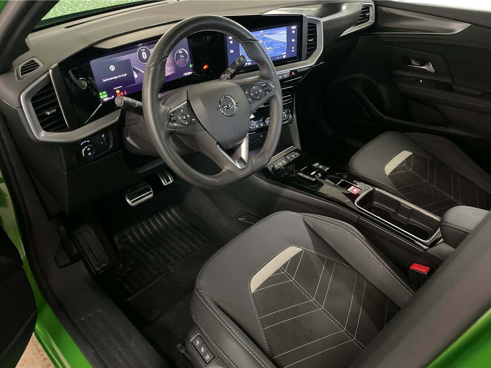 Grøn Opel Mokka-e fra 2023