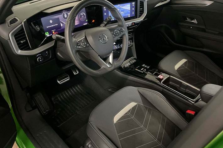 Grøn Opel Mokka-e fra 2023