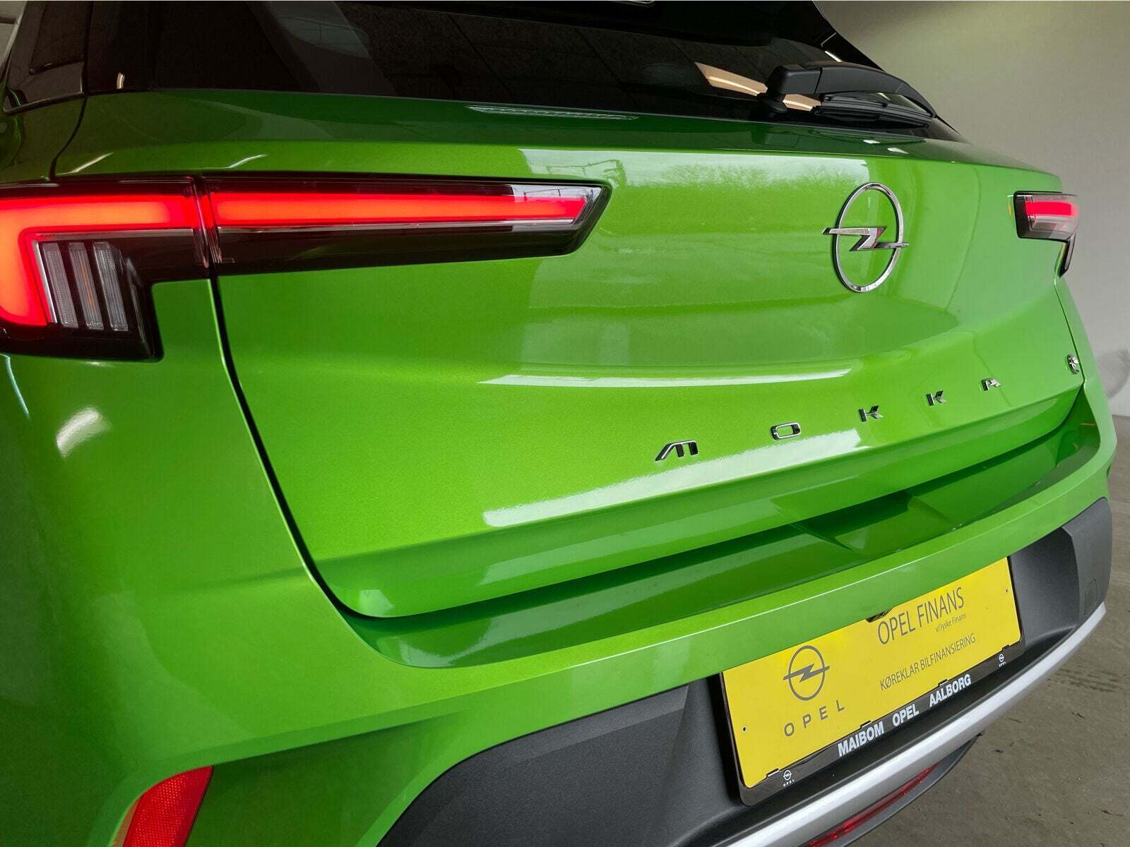 Grøn Opel Mokka-e fra 2023