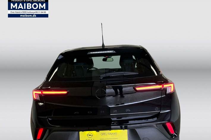 Sort Opel Mokka-e fra 2023
