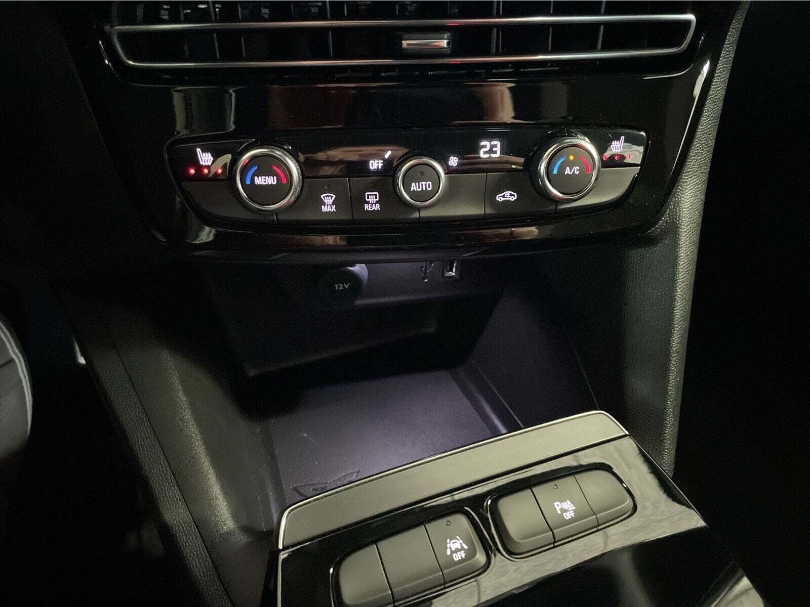 Sort Opel Mokka-e fra 2023