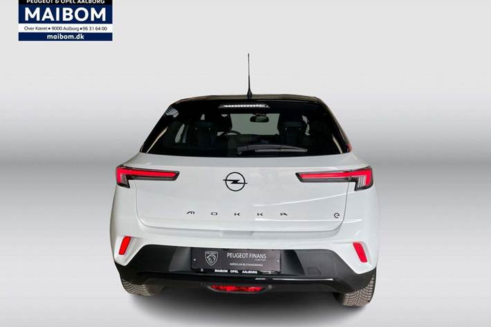 Hvid Opel Mokka-e fra 2023
