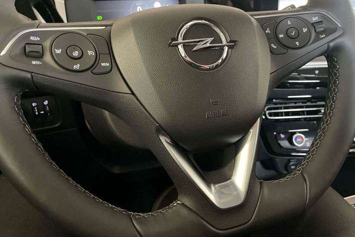 Sort Opel Mokka-e fra 2023