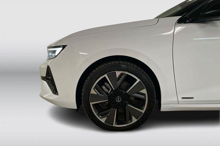 Hvid Opel Astra-e fra 2023