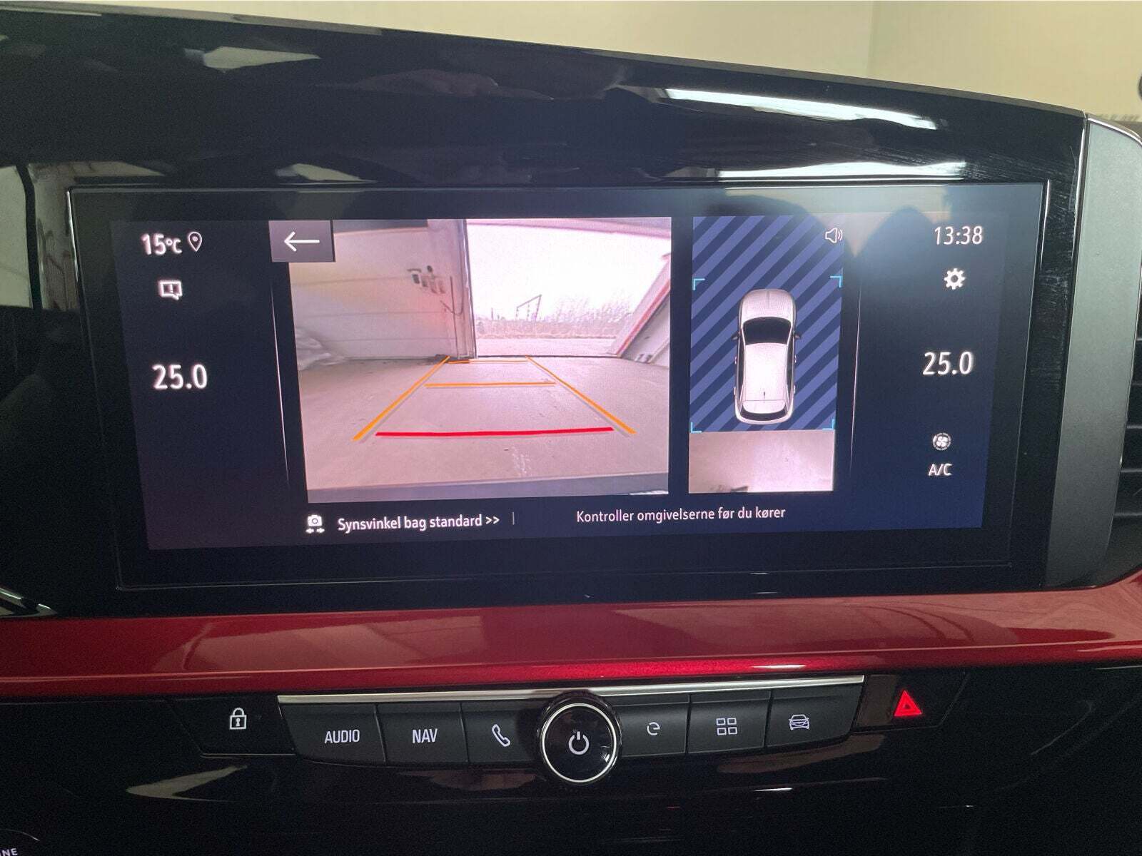 Hvid Opel Mokka-e fra 2023