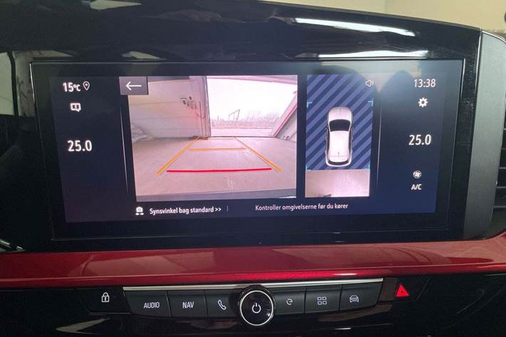 Hvid Opel Mokka-e fra 2023