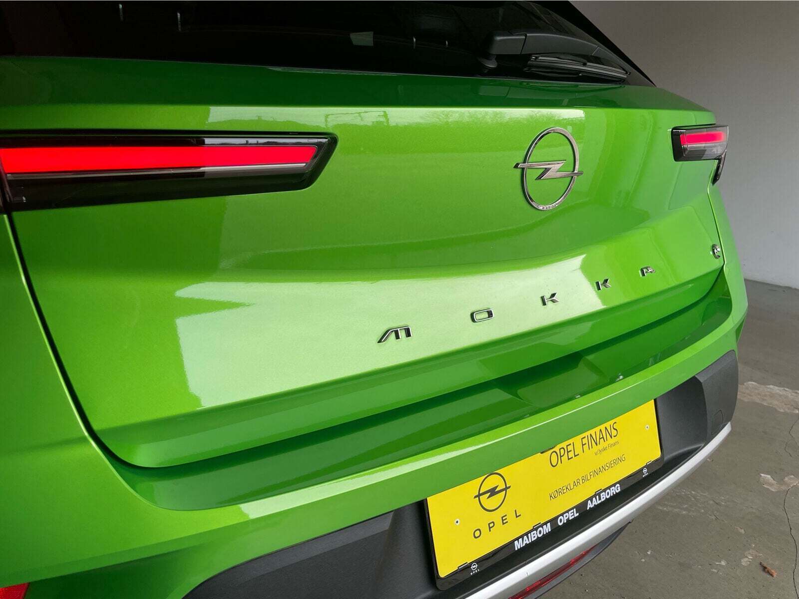 Grøn Opel Mokka-e fra 2023