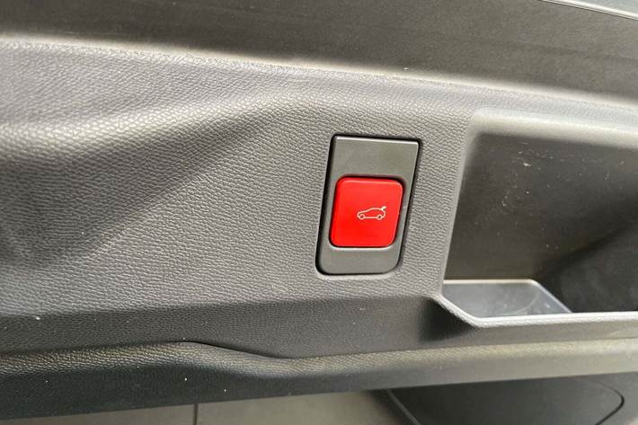 Hvid Peugeot e-5008 fra 2025