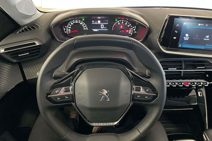 Gul Peugeot 208 fra 2023