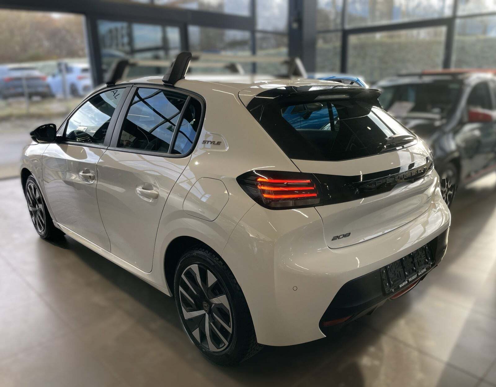 Peugeot 208 1,2 PureTech 100 Allure+ Van