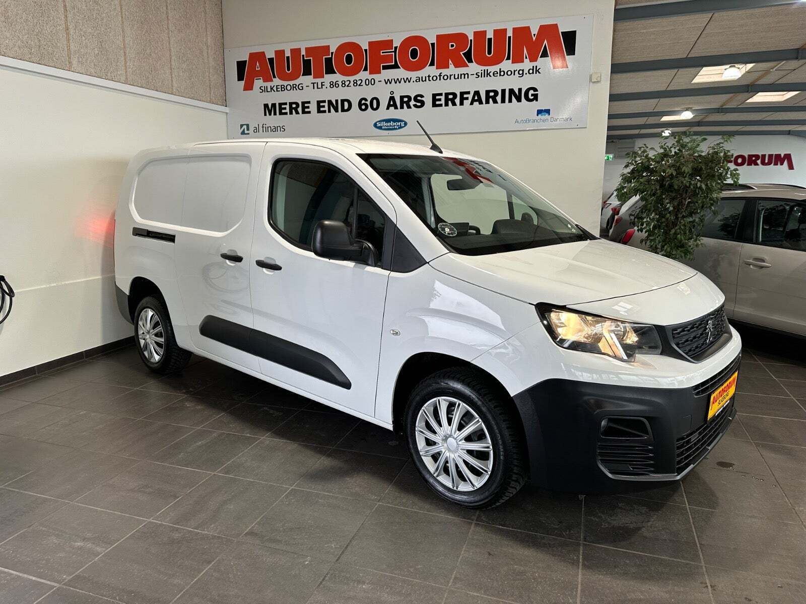 Peugeot Partner 1,5 BlueHDi 130 L2V2 Plus EAT8 Van