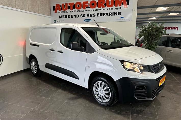 Hvid Peugeot Partner fra 2021
