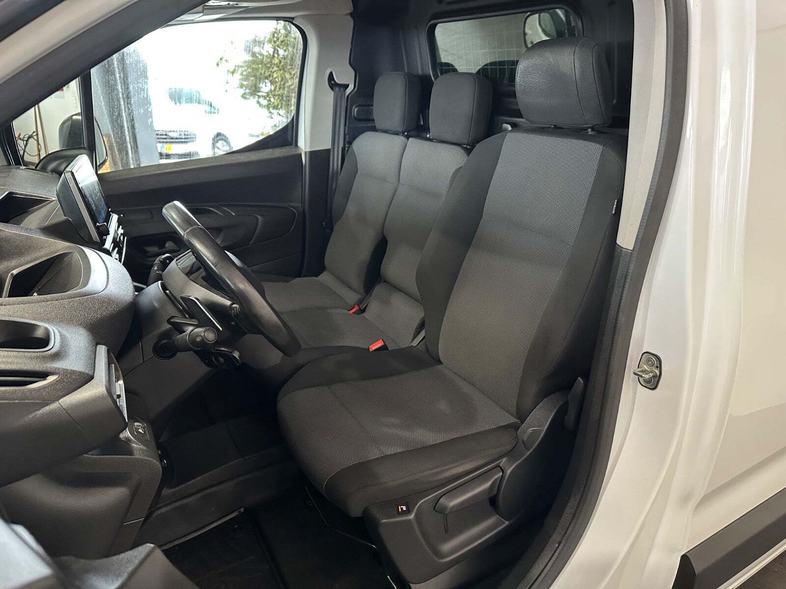 Peugeot Partner 1,5 BlueHDi 130 L2V2 Plus EAT8 Van