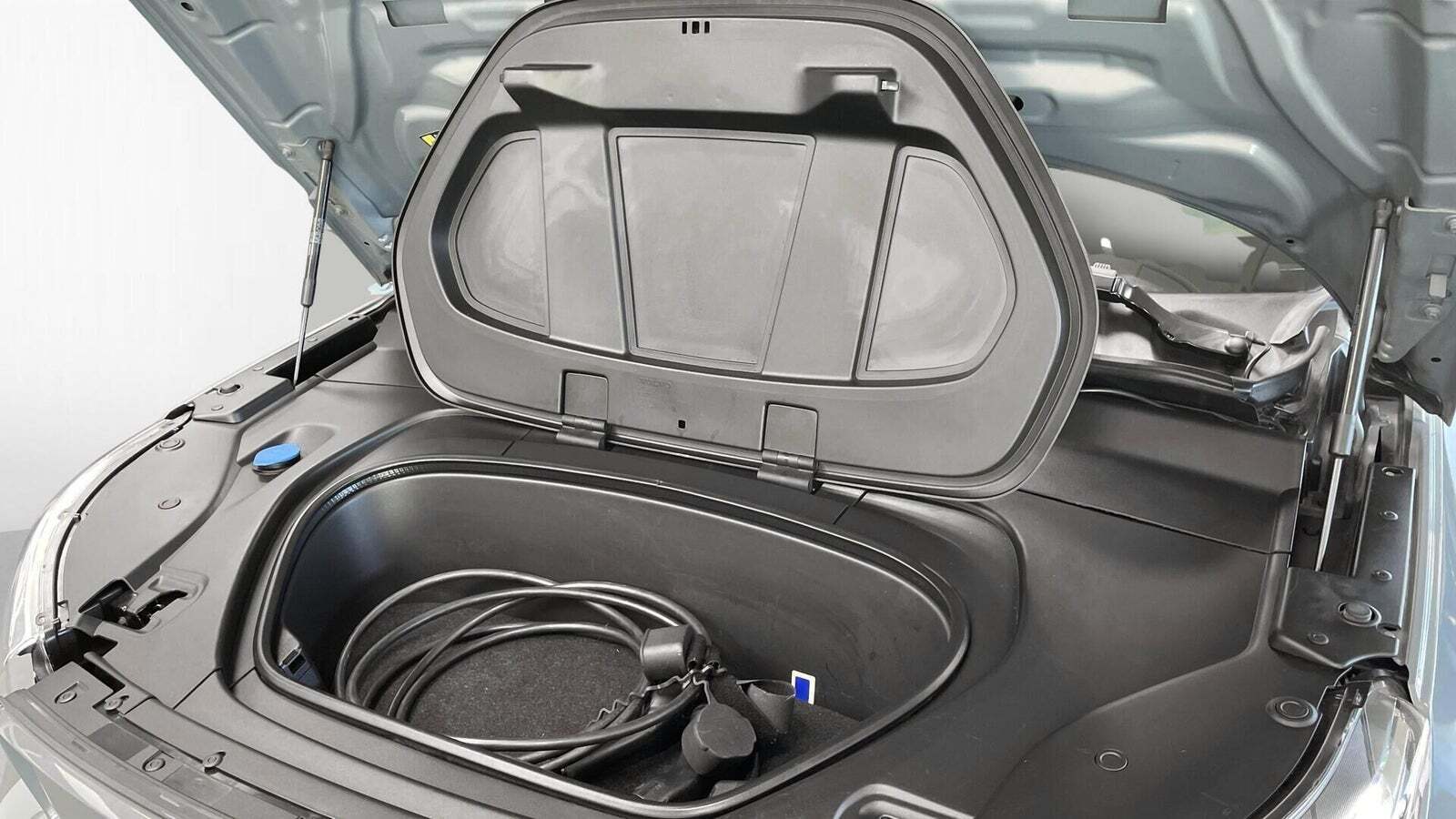 Grå Volvo XC40 fra 2022