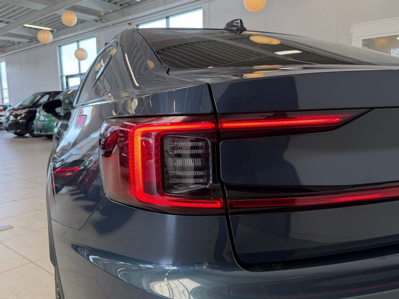 Blå Polestar 2 fra 2023