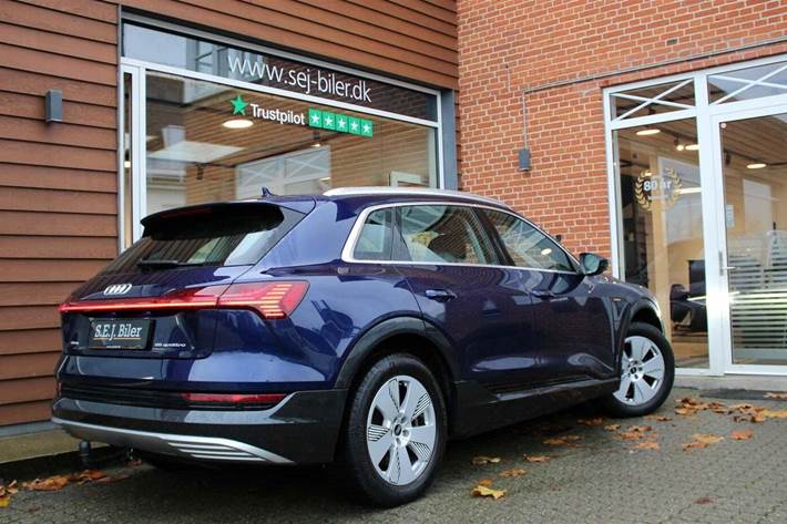 Blå Audi e-tron fra 2022