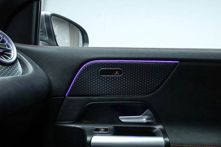 Grå Mercedes EQA250+ fra 2025