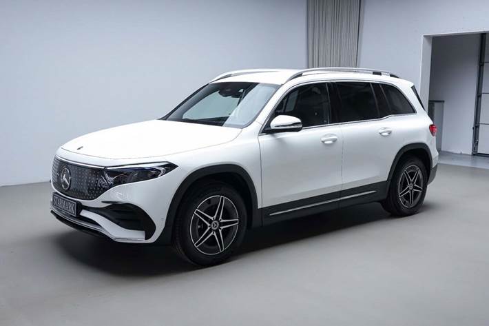 Hvid Mercedes EQB250+ fra 2026 set udefra