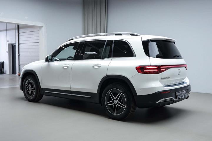 Hvid Mercedes EQB250+ fra 2026