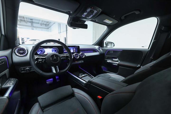 Hvid Mercedes EQB250+ fra 2026