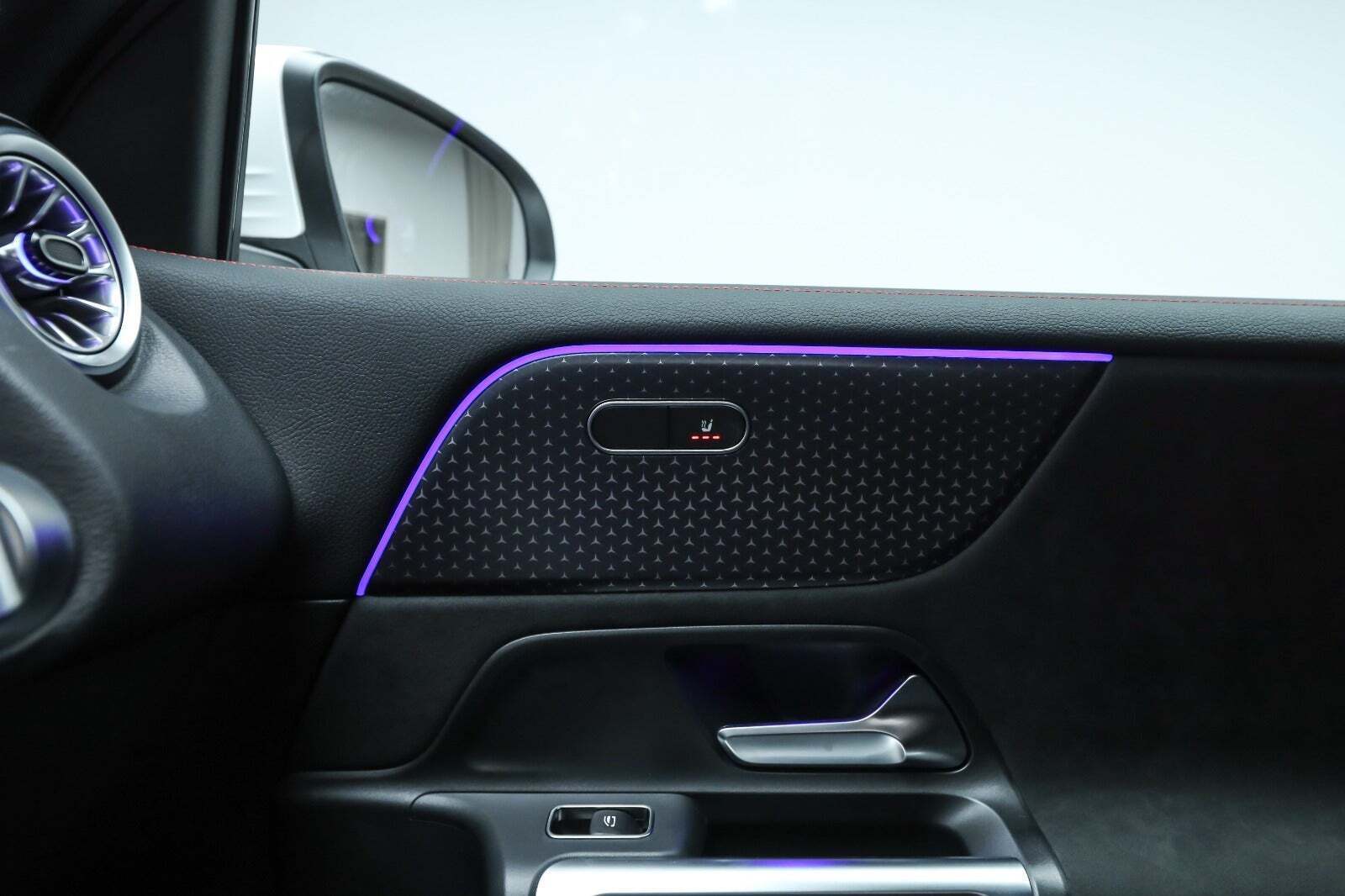 Hvid Mercedes EQB250+ fra 2026