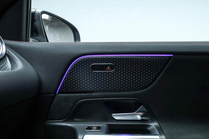 Sort Mercedes EQA250+ fra 2025