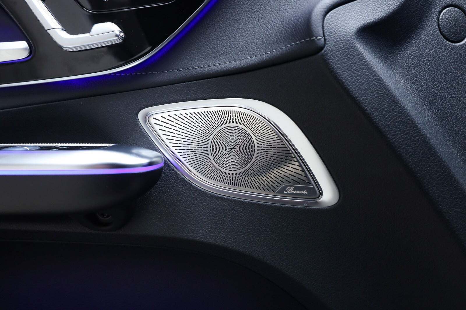 Sort Mercedes EQE350 fra 2023